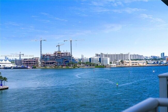 Building Photo - 901 Brickell Key Blvd