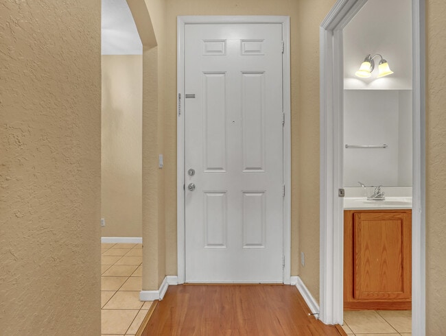 Building Photo - 2226 Oakmont Dr