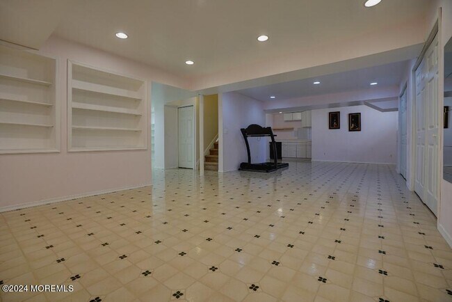 Building Photo - 6 Mulberry Ln