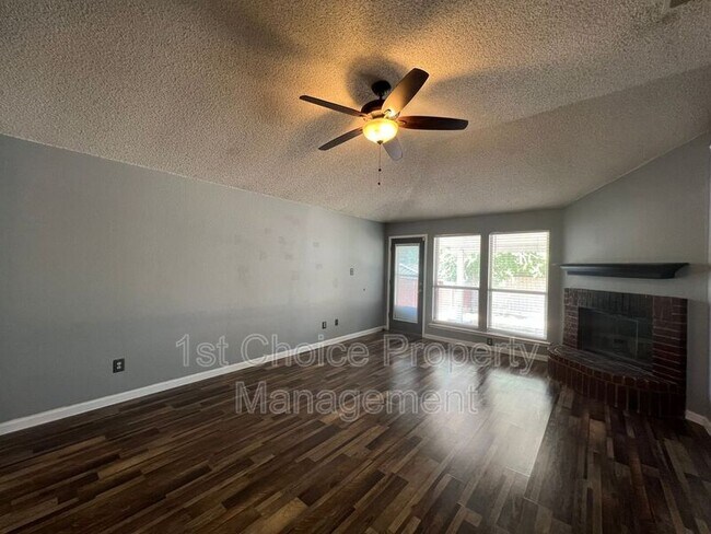 Building Photo - 7904 Fox Chase Dr