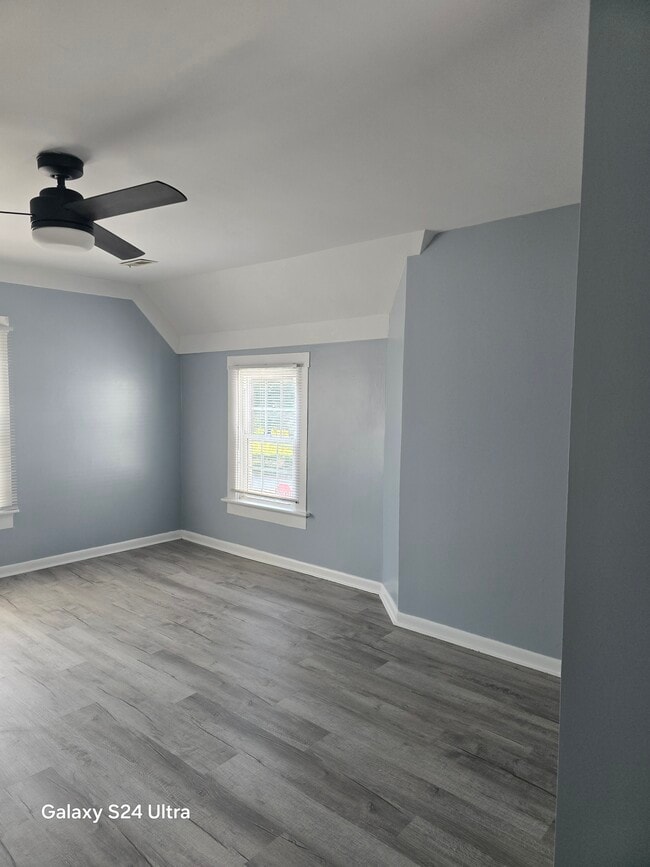 Building Photo - BEAUTIFULLY RENOVATED 2 BEDROOMS WITH BALCONY