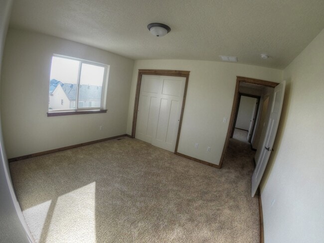 Building Photo - 2 Story in The Landings!