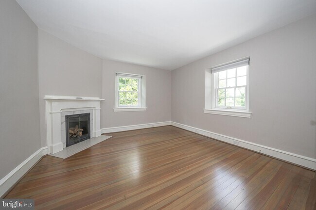 Building Photo - 101 E Brookhaven Rd