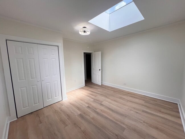 Building Photo - 810 Stonehenge Ave