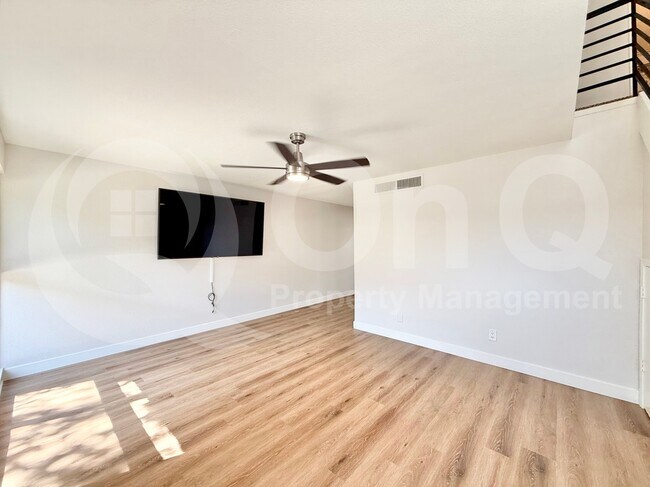 Building Photo - 8255 E Thomas Rd