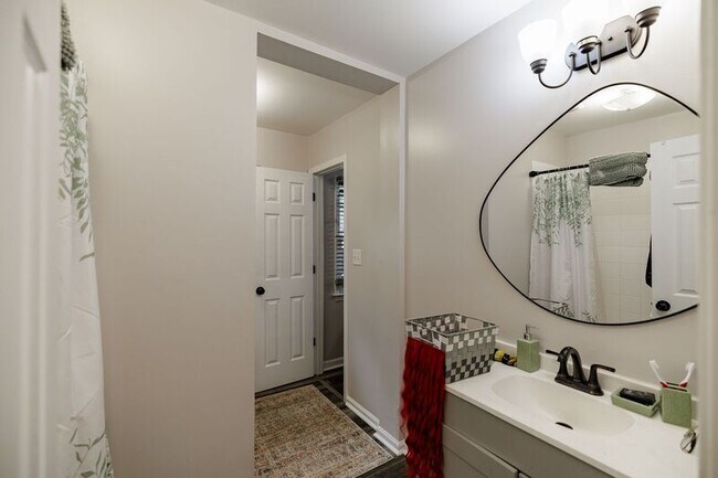Building Photo - 348 Alberta Dr