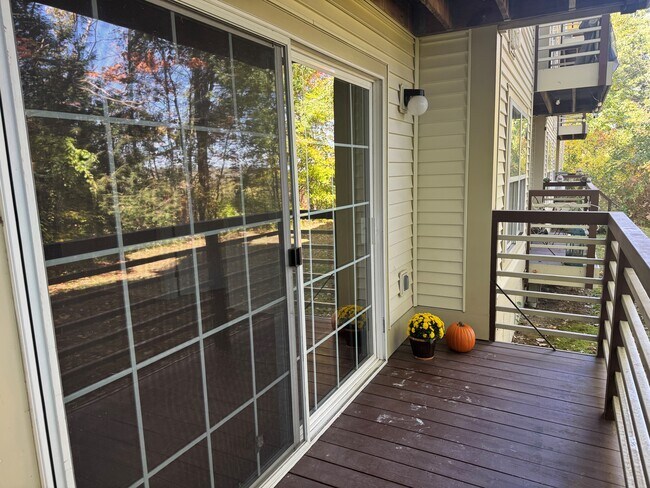 Building Photo - 285 Hildred Dr