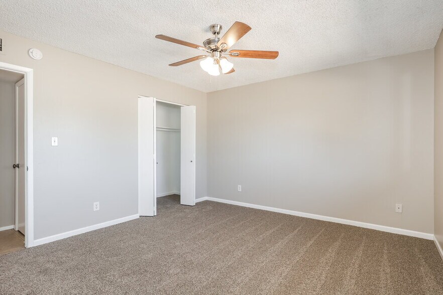 Building Photo - 3039 S Kenneth Pl