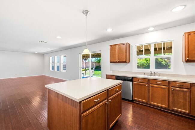Building Photo - 4 bedrooms / 3 bathroom OPEN floor plan HOUSE for rent in LANCASTER