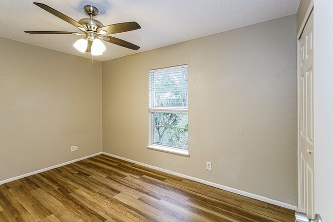 Building Photo - 3804 Hill N Dale Pl