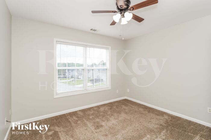 Building Photo - 137 Holbrook Dr
