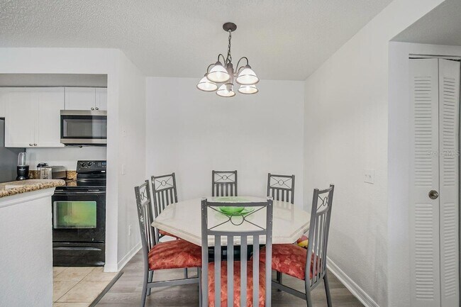 Building Photo - 582 Good Life Wy