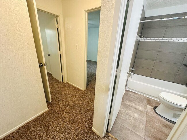 Building Photo - 1314 Southport Dr