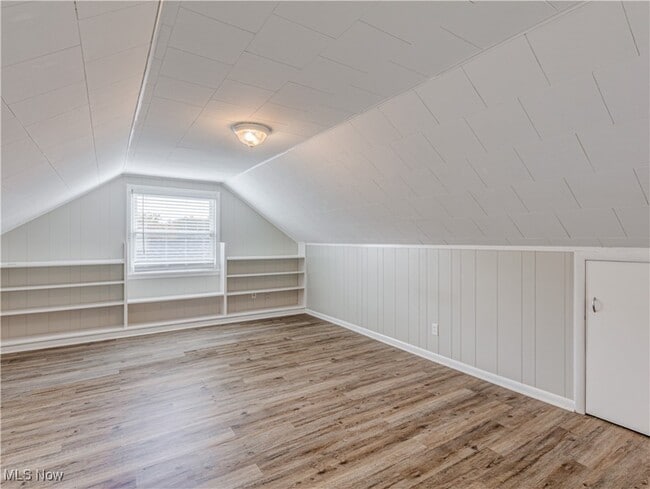 Building Photo - 2703 Oakwood Dr