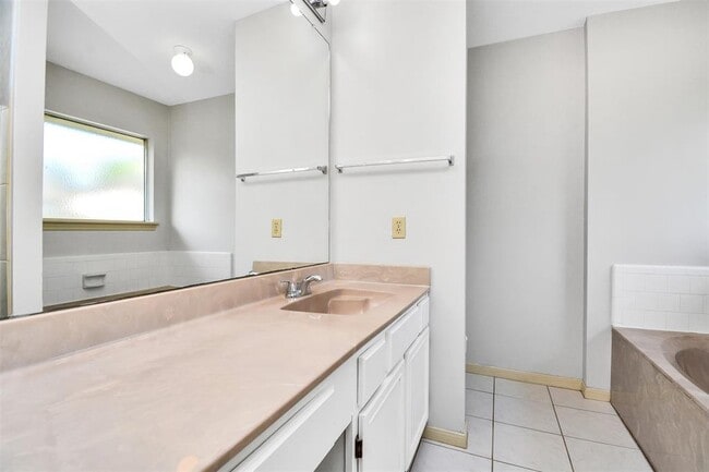 Building Photo - 13546 Cabrera Ln
