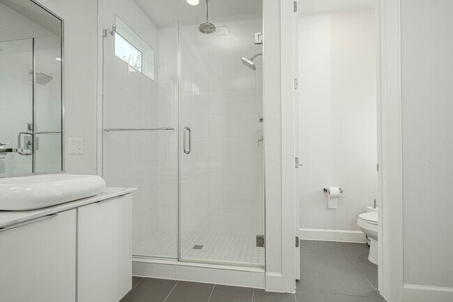 Building Photo - 1615 Bingham St