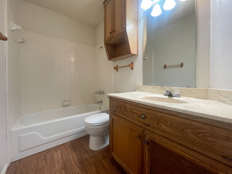 Building Photo - 1904 Ramada Dr