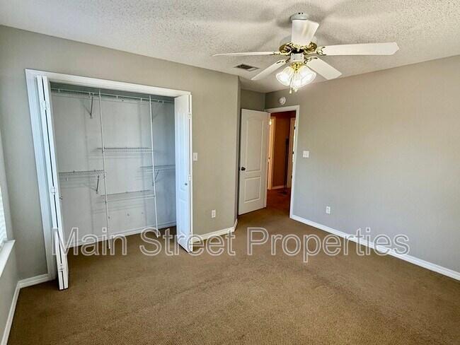 Building Photo - 2121 Pin High Dr