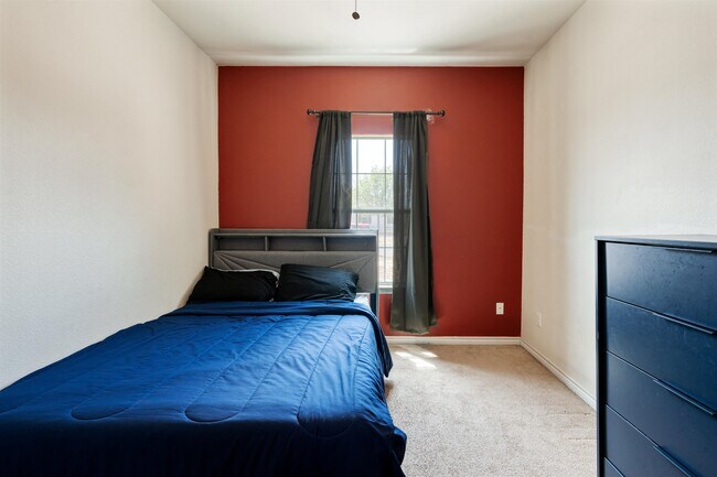 Building Photo - 103 Spike Run