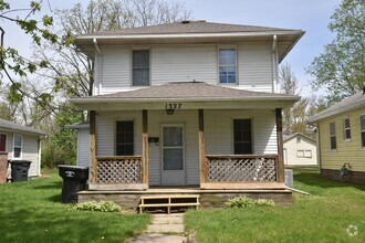 Building Photo - 4 Bedroom home Near Notre Dame!