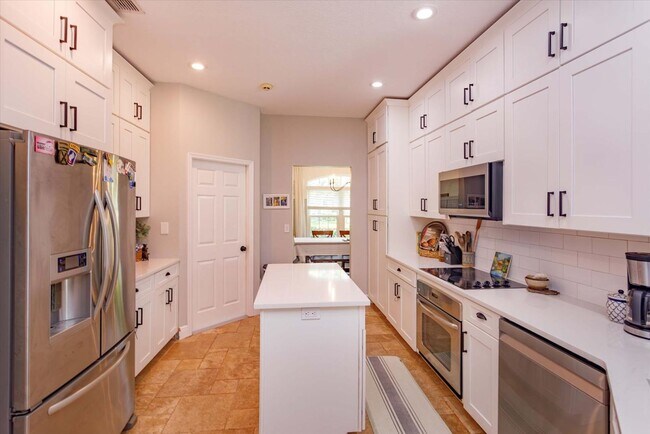 Building Photo - Beautifully Updated 4-Bedroom Pool Home in Winding Hollow