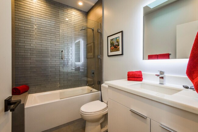 Building Photo - 668 N El Camino Real