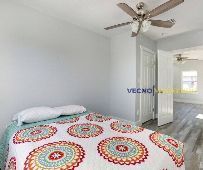 Building Photo - 129 E Torrey St