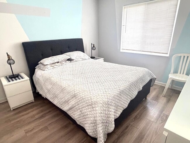 Building Photo - 406 Lakeside Dr