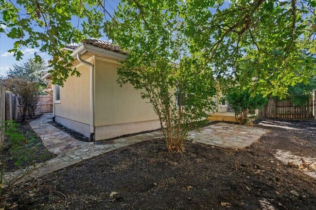 Building Photo - 15628 Interlachen Dr