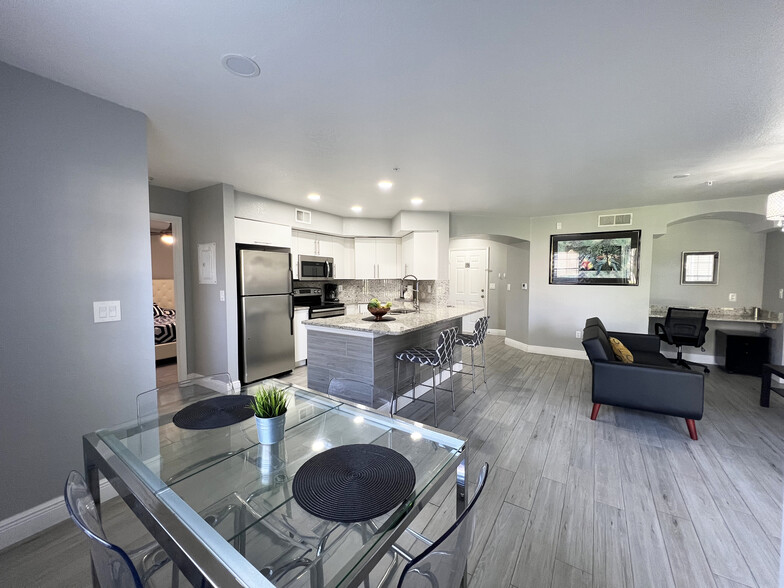 Dining Area - 7280 Westpointe Blvd