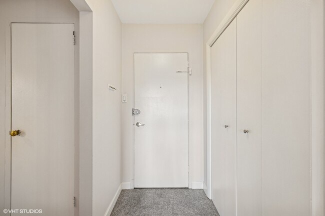 Building Photo - 4920 N Marine Dr