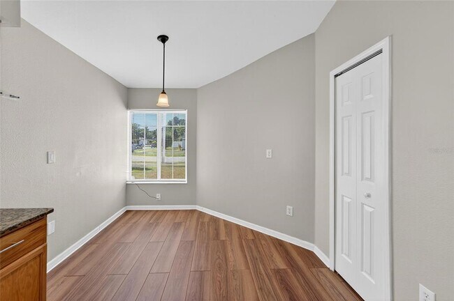 Building Photo - 11812 Lynmoor Dr