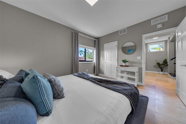 Building Photo - 616 Riviera Isle Dr