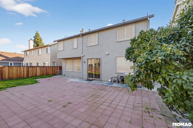 Building Photo - Spacious 5-Bedroom Home on Cul-de-Sac | Pets OK | Pool & Clubhouse | Long-Term Lease Preferred