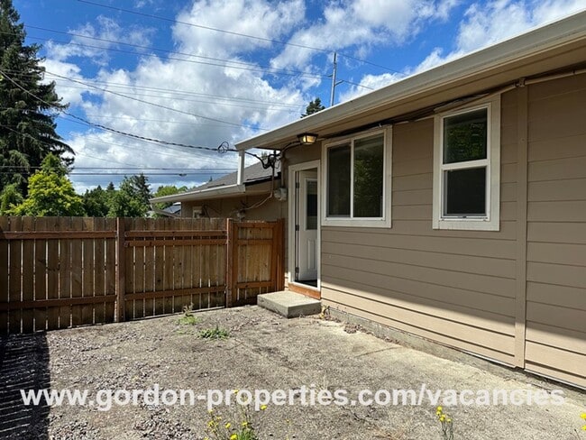 Building Photo - 15032 SE Arista Dr