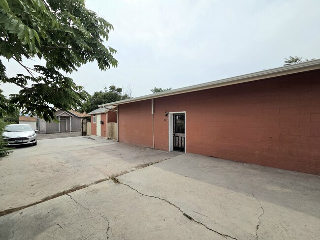 Building Photo - 921 S Walker Ave
