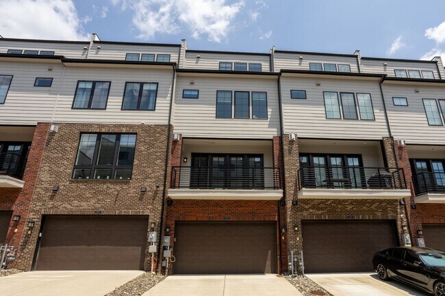 Building Photo - Luxury Reston Rental