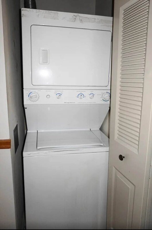 Building Photo - 6 Banyan Wood Ct