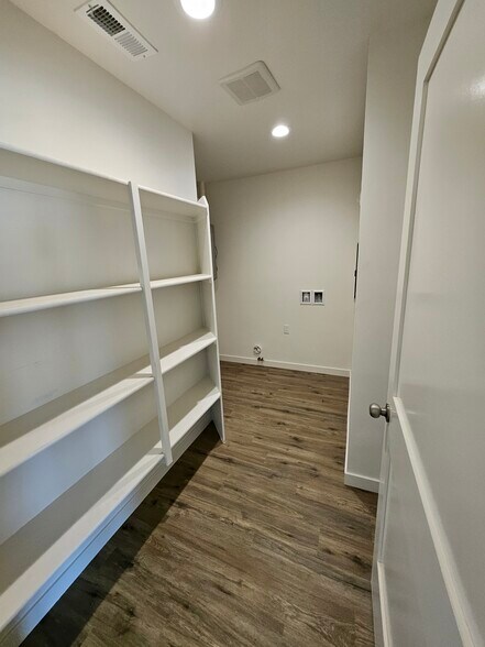 laundry room - 1137 Sumner Ave