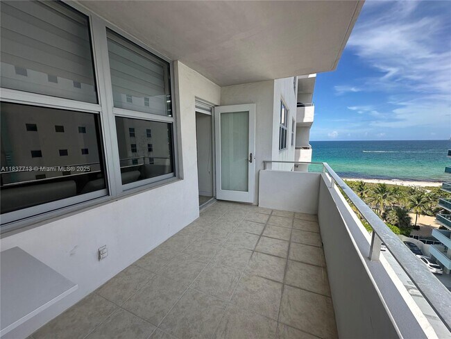 Building Photo - 9225 Collins Ave