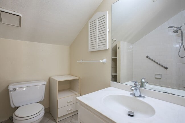 Building Photo - Charming Condo in Historic San Marco with River Views