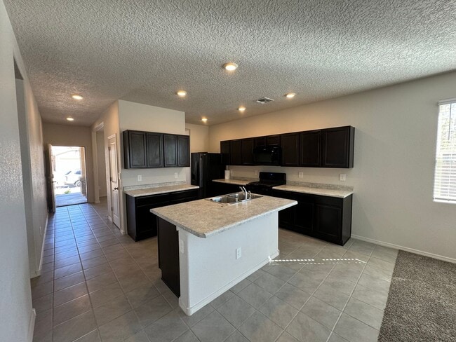 Building Photo - Energy Efficient Home 3 bed home. Move In Special!