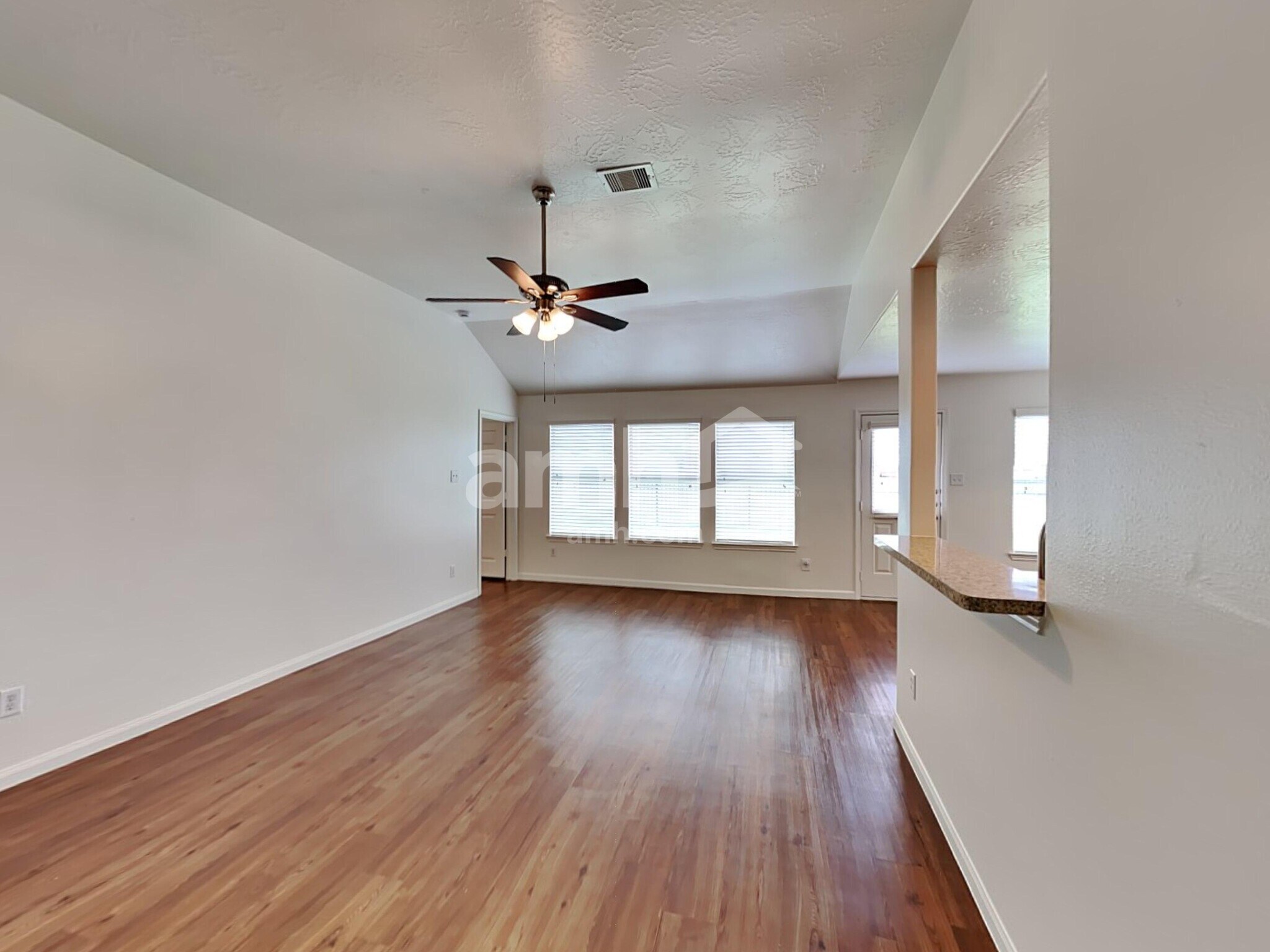 Building Photo - 26 Mira Loma Dr