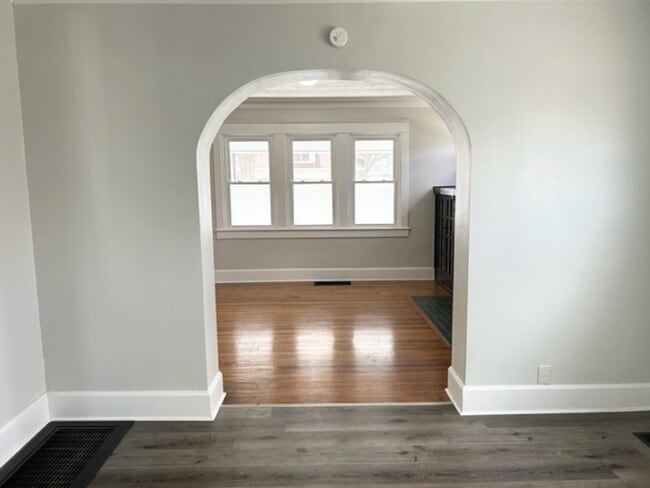 Building Photo - Spacious 2-Bed, 1.5-Bath Home in Indianapolis! Dual walk-in closets in both bedrooms!