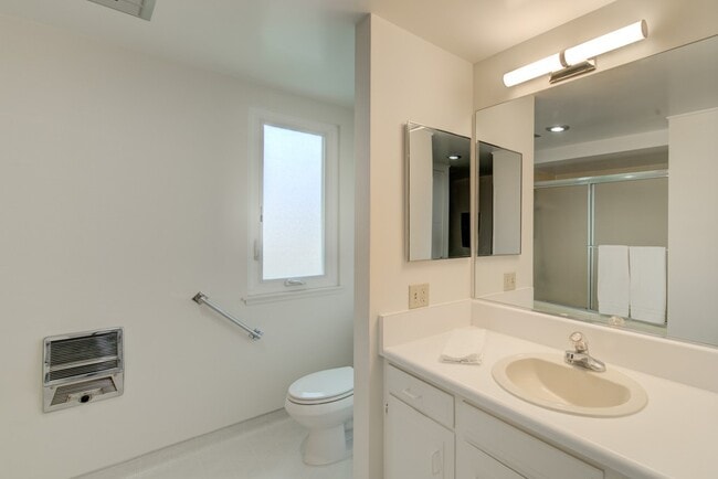 Building Photo - 328 Avenida Carmel