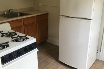 Building Photo - 347 Pleasant St