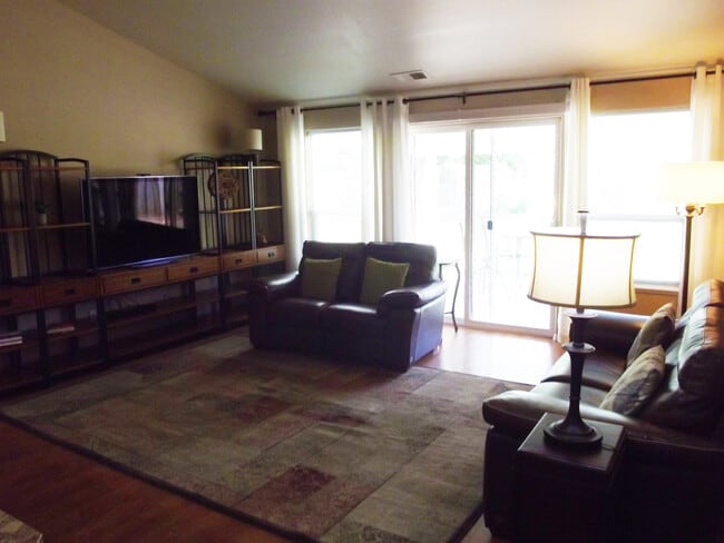 Building Photo - NIce Home