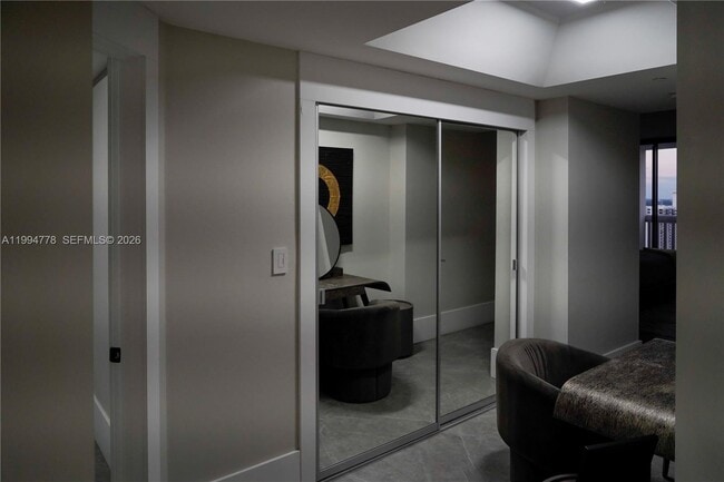 Building Photo - 2000 Island Blvd