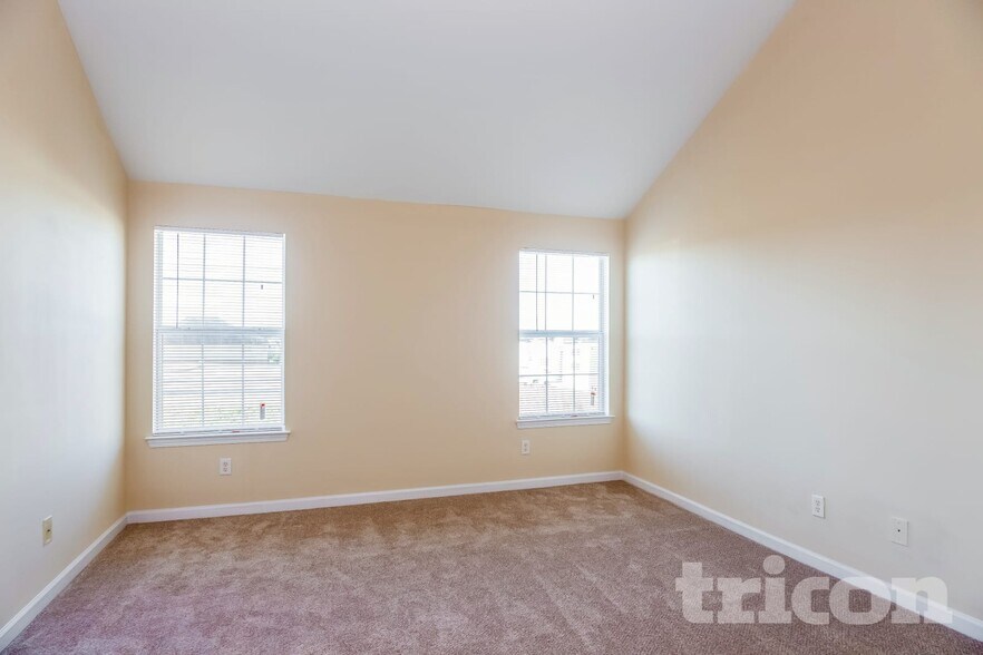 Building Photo - 2435 Cornell Cir