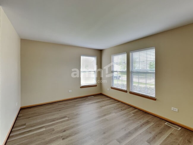 Building Photo - 25651 Barrow Rd